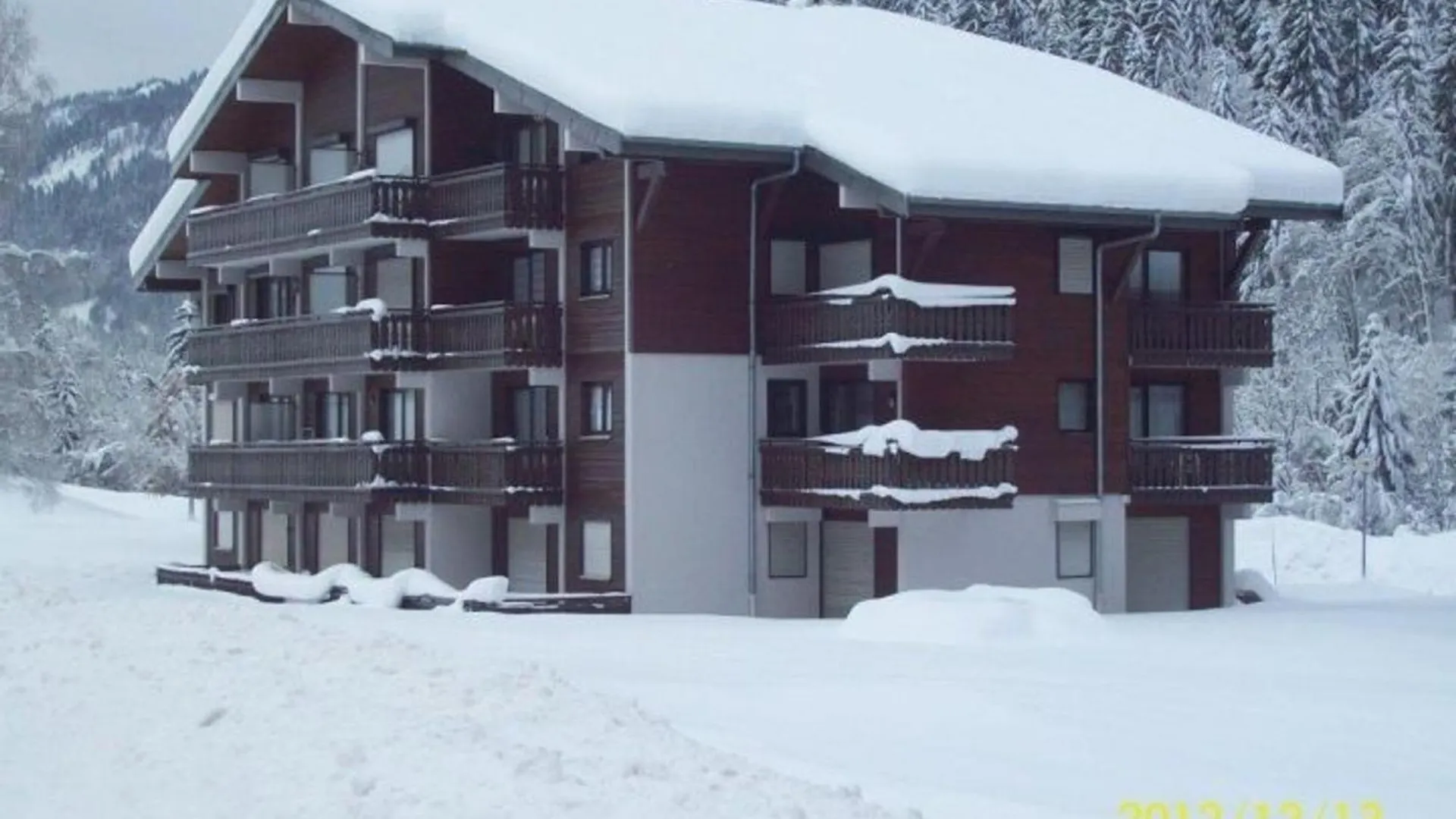 Charmant 2 Pieces Avec Terrasse, Proche Commodites Et Navettes, 4 Pers, Wifi, Parking, Chatel - Fr-1-676-187 0*,  France